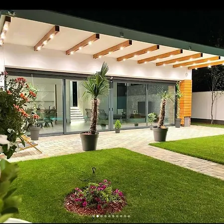 别墅 New With Swimming Pool